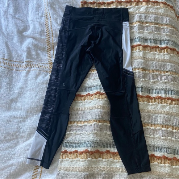 Black & White Lolë Leggings - Picture 3 of 6